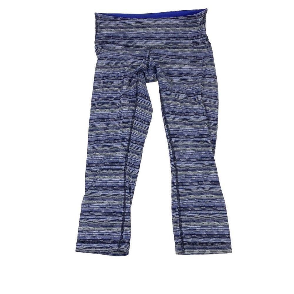 Womens Lululemon 3/4 Capri Leggings Blue Stripe size 6 Yoga Running
